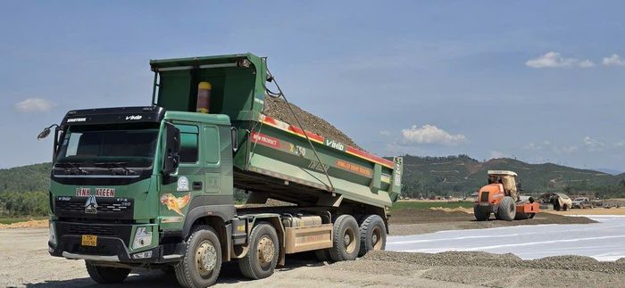 Chạy đua tiến độ trên đại công trường Dự án đường cất hạ cánh số 2 sân bay Phù Cát.