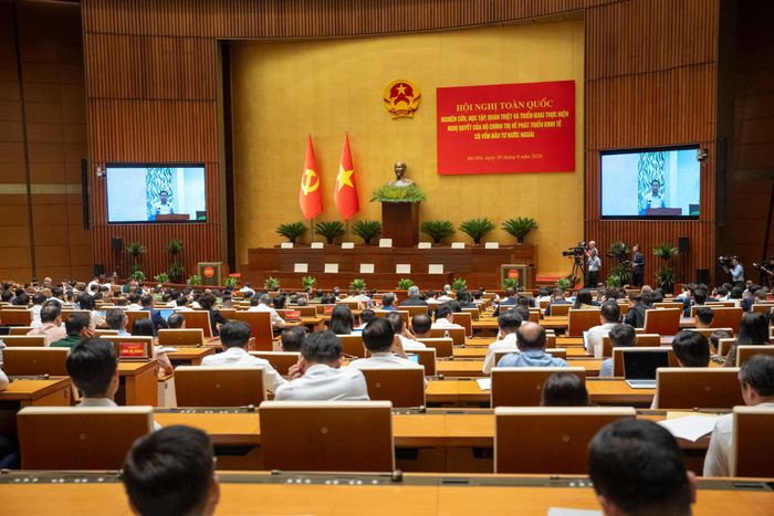 Chủ tịch UBND TP. Hồ Chí Minh Nguyễn Văn Được trình bày tham luận tại hội nghị. Ảnh: Phạm Thắng