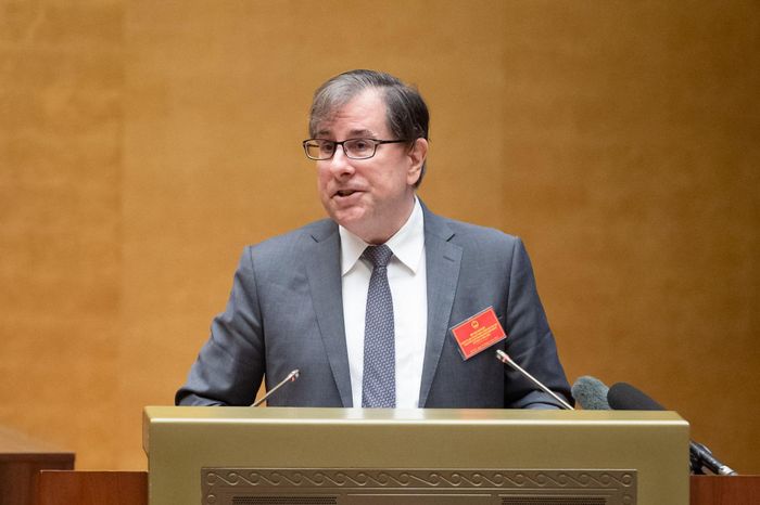 Chuyên gia Kinh tế trưởng của Tập đoàn quản lý Quỹ đầu tư VinaCapital Michael Kokalari phát biểu. Ảnh: Phạm Thắng