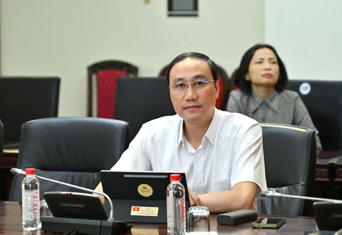 Phó Bí thư chuyên trách Đảng ủy Quốc hội, Bí thư Đảng ủy Các cơ quan tham mưu, giúp việc của Đảng ủy Quốc hội Phùng Khánh Tài dự Hội nghị