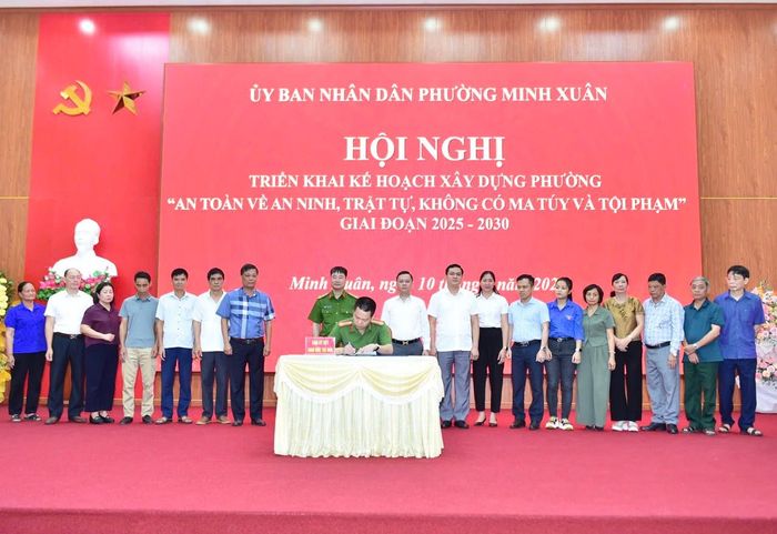 UBND phường Minh Xuân tổ chức Hội nghị triển khai Kế hoạch xây dựng phường “An toàn về an ninh trật tự, không có ma túy và tội phạm” giai đoạn 2025 - 2030. (Ảnh: CATQ)