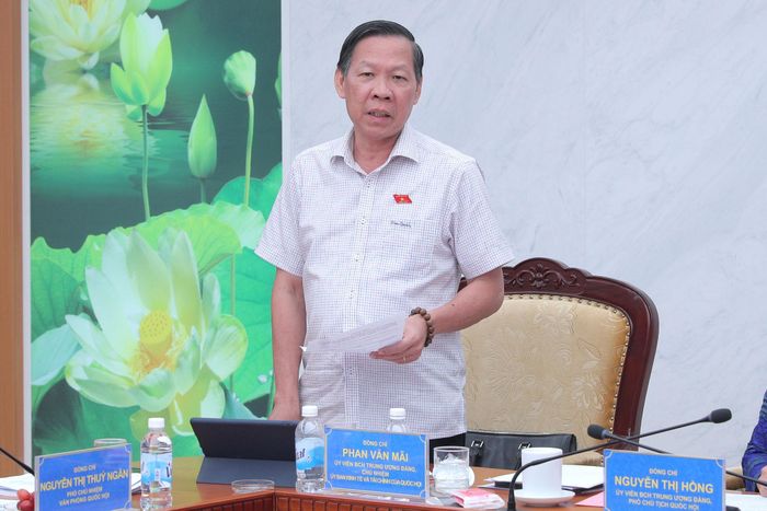 Chủ nhiệm Ủy ban Kinh tế và Tài chính Phan Văn Mãi phát biểu