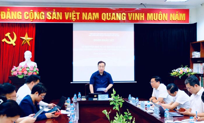 Quang cảnh cuộc làm việc