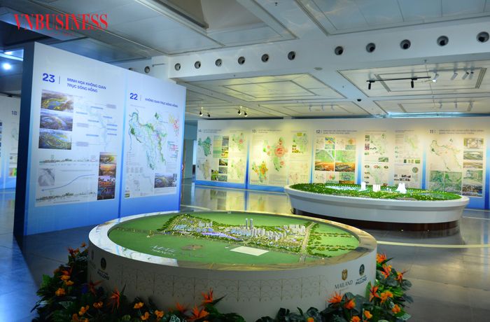 "Thông tin quy hoạch khá chi tiết, trực quan, nhờ đó tôi dần hình dung ra tương lai khu vực nhà mình sắp tới", ông Khải cho biết.