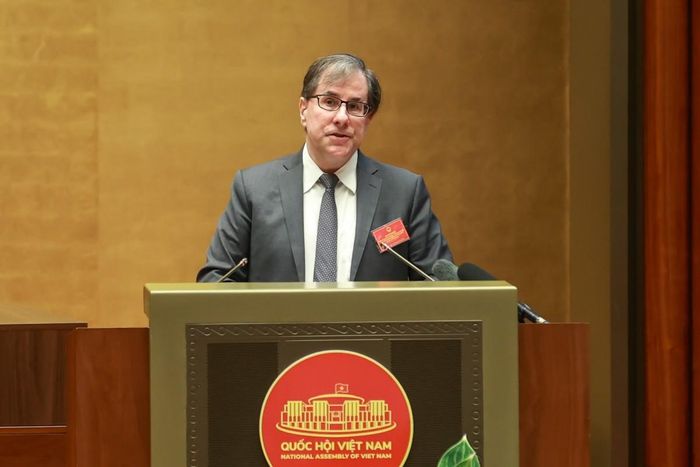 Ông Michael Kokalari, Chuyên gia kinh tế, Quỹ đầu tư VinaCapital, tham luận nội dung "Giải pháp thu hút các quỹ đầu tư để khuyến khích dòng vốn nước ngoài dài hạn, ổn định" - Ảnh: VGP