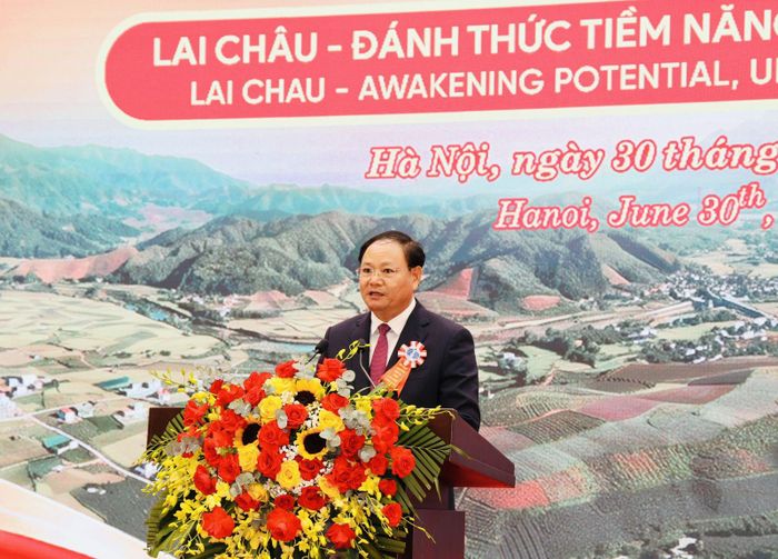 Đồng chí Lê Minh Ngân - Ủy viên Ban Chấp hành Trung ương Đảng, Bí thư Tỉnh ủy, Chủ tịch HĐND tỉnh Lai Châu bế mạc Hội nghị.
