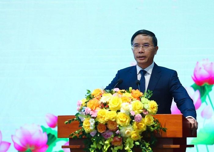 Thống đốc NHNN Việt Nam Phạm Đức Ấn - Chủ tịch HĐQT NHCSXH phát biểu giao nhiệm vụ đối với tân Tổng Giám đốc NHCSXH