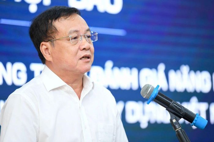 Ông Đàm Đức Biên, Phó Cục trưởng Cục Kinh tế - Quản lý đầu tư xây dựng (Bộ Xây dựng) phát biểu tại họp báo