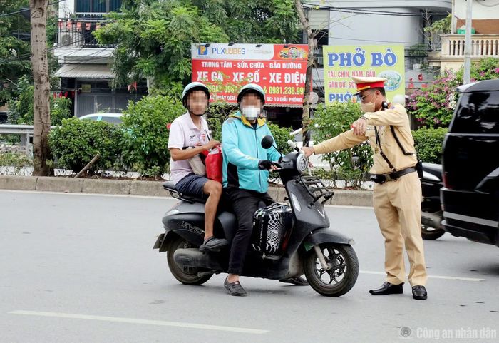 Một trường hợp vi phạm bị CSGT dừng phương tiện xử lý.
