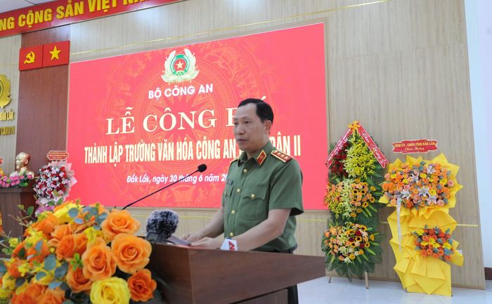 Thứ trưởng Lê Văn Tuyến phát biểu chỉ đạo tại buổi lễ.