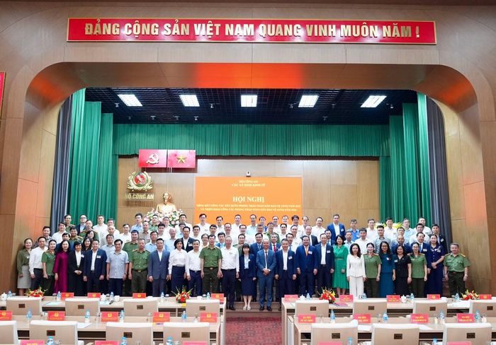 Các đại biểu tham dự hội nghị.