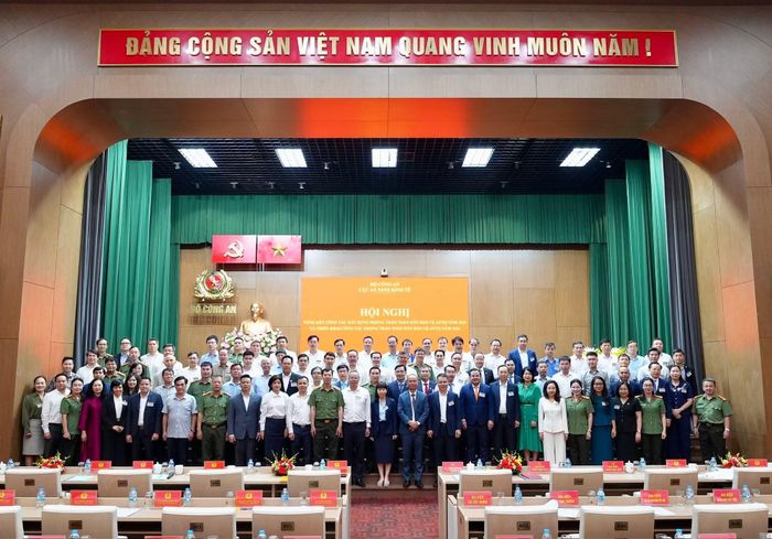 Các đại biểu tham dự hội nghị.