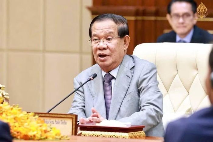 Chủ tịch Thượng viện Campuchia, Chủ tịch Đảng Nhân dân Campuchia Samdech Techo Hun Sen nhiệt liệt chào mừng đoàn đại biểu cấp cao Bộ Công an Việt Nam nhân dịp tham dự Hội nghị thường niên Bộ trưởng Công an, Nội vụ Campuchia - Lào - Việt Nam lần thứ hai.