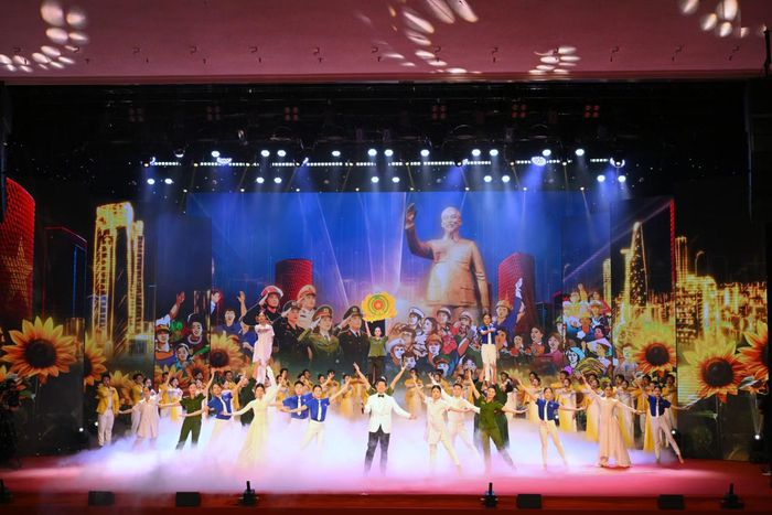 Các tiết mục văn nghệ tại chương trình.