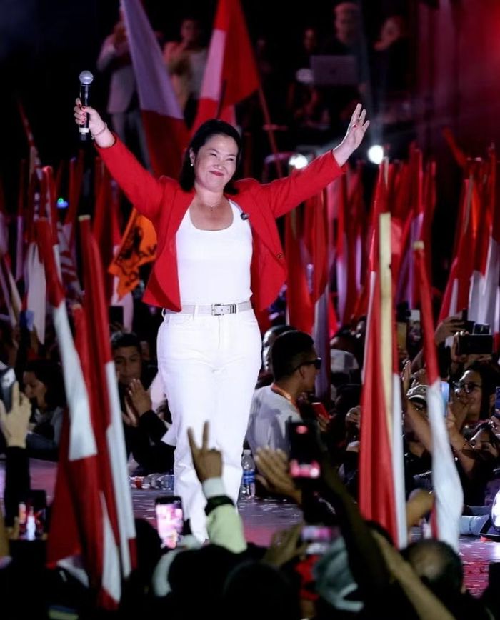  Bà Keiko Fujimori mừng chiến thắng trước những người ủng hộ. Ảnh: X.com 