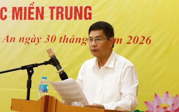 Ông Nguyễn Huy Cương - Phó Chủ tịch Thường trực Hội Khuyến học tỉnh Nghệ An báo cáo sơ kết 6 tháng của Cụm số 3. Ảnh: Quốc Huy