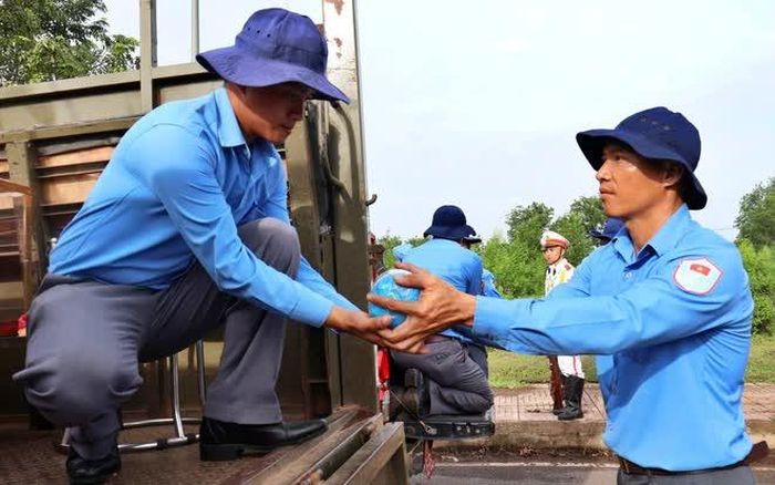Thành phố Đồng Nai trang trọng đón 62 hài cốt liệt sĩ được quy tập tại các tỉnh Kratie và tỉnh Kampong Thom (Campuchia) đưa về nước chờ ngày truy điệu, an táng.