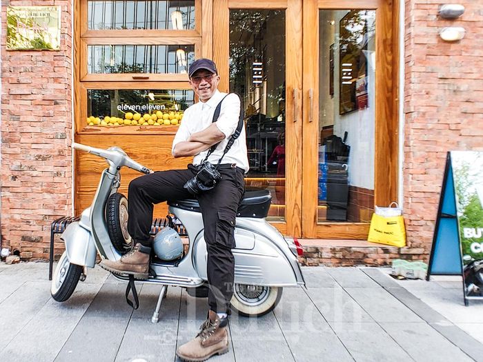 Những trang viết mới đang đợi, và chiếc máy ảnh khoác bờ vai... chắc chắn sẽ lại cùng tôi thức giấc vào bình minh mai rộn rã.
