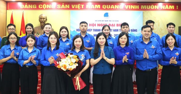 Ra mắt Ủy ban Hội Liên hiệp Thanh niên Việt Nam tỉnh khóa VI sau hiệp thương kiện toàn tại hội nghị.