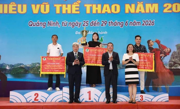 Đoàn thể thao tỉnh đạt Cờ hạng Ba vì sự nghiệp phát triển phong trào khiêu vũ thể thao Việt Nam.