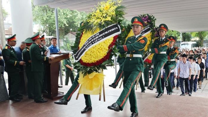 Tổng Bí thư, Chủ tịch nước Tô Lâm gửi vòng hoa đến viếng.
