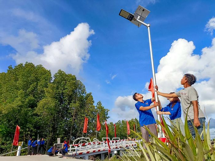 Những công trình Thắp sáng đường quê mang đến diện mạo nông thôn khang trang, an toàn.