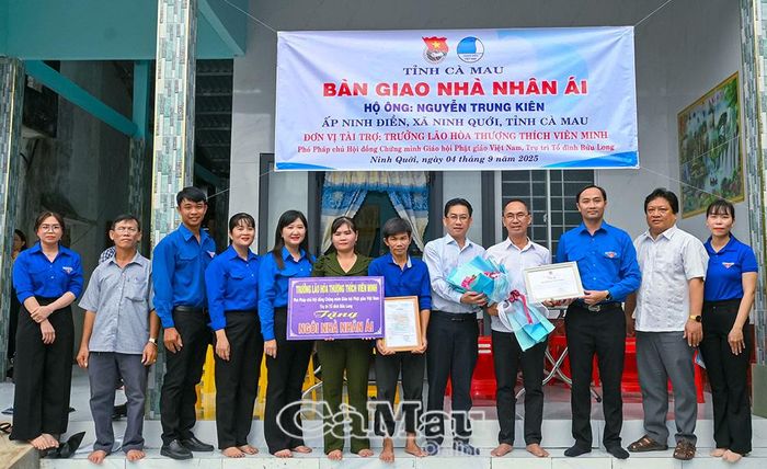 Những căn nhà khang trang mang dấu ấn tuổi trẻ giúp nhiều gia đình khó khăn về nhà ở được an cư.