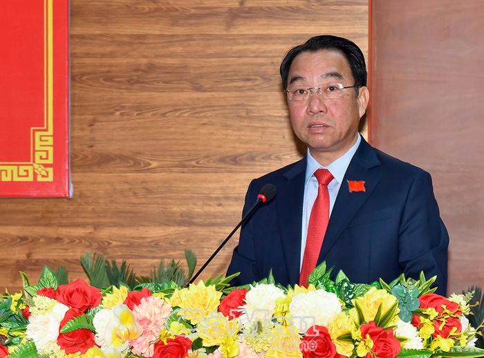 Phó Bí thư Tỉnh ủy, Chủ tịch UBND tỉnh Lữ Quang Ngời tiếp thu và giải trình các vấn đề đại biểu đặt ra.