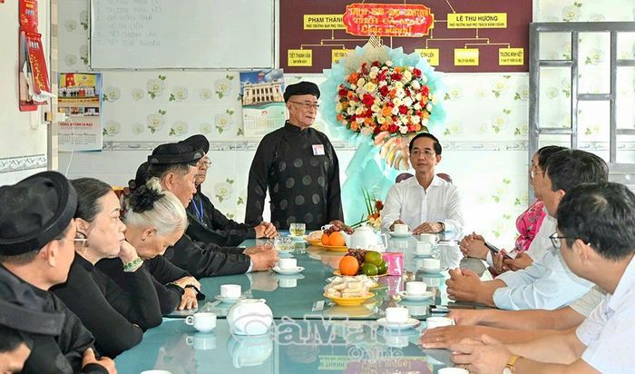 Ông Phạm Thừa Nhơn, Trưởng Ban đại diện Giáo hội Phật giáo Hòa Hảo tỉnh, khẳng định, đồng bào tín đồ Phật giáo Hòa Hảo tiếp tục thực hiện tốt phương châm sống “Tốt đời, đẹp đạo”, góp phần xây dựng quê hương Cà Mau.
