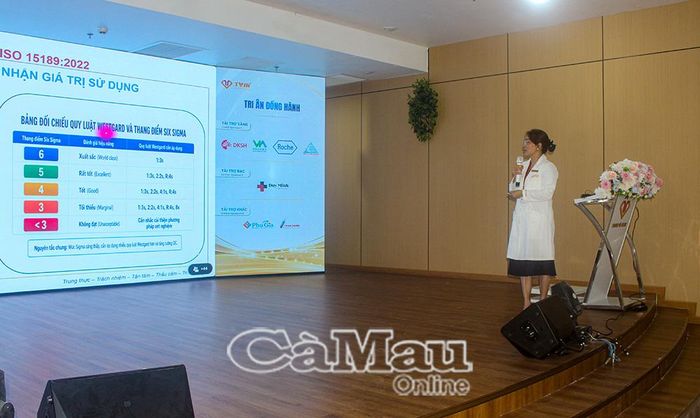 ThS. Lê Na, Trưởng khoa Xét nghiệm, Bệnh viện Đa khoa Thanh Vũ Medic Bạc Liêu, trình bày chuyên đề “Hành trình xây dựng chất lượng xét nghiệm theo tiêu chuẩn quốc tế ISO 15189:2022 tại Khoa Xét nghiệm Bệnh viện Đa khoa Thanh Vũ Medic Bạc Liêu”.