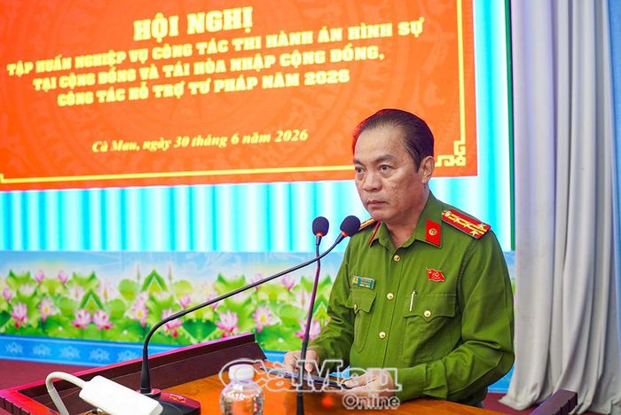 Đại tá Bùi Xuân Khởi, Phó Giám đốc Công an tỉnh, phát biểu tại hội nghị.