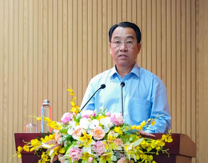 Chủ tịch UBND tỉnh Lữ Quang Ngời thông qua Báo cáo kiểm điểm tình hình thực hiện Nghị quyết của Tỉnh ủy trong 6 tháng đầu năm 2026.