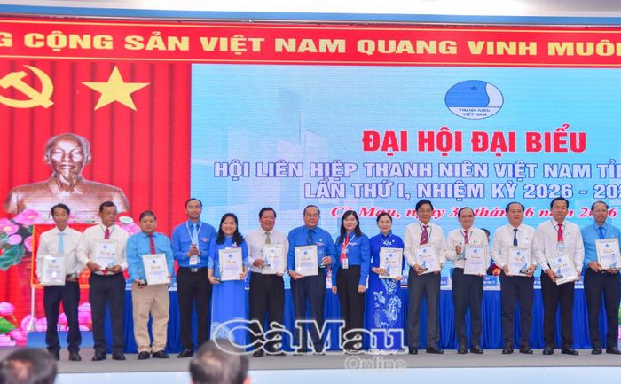 Đại hội tri ân các đồng chí lãnh đạo Hội LHTN Việt Nam tỉnh Cà Mau qua các thời kỳ.
