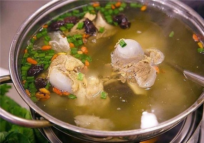 Khó kiểm soát độ mặn của nước dùng. Ảnh minh họa.
