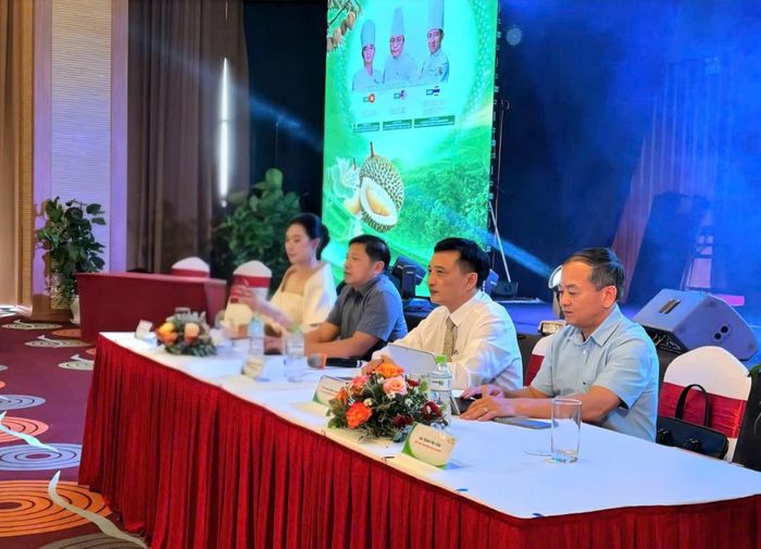  Lãnh đạo các sở ban ngành tham dự chương trình.
