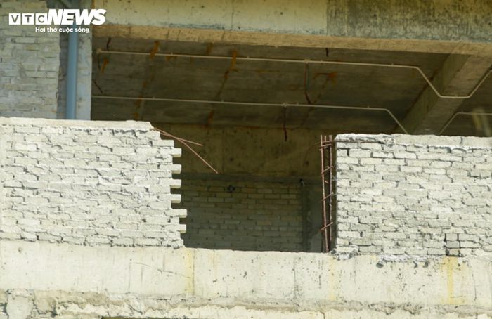 Riêng gói thầu số 12 gồm phần xây lắp và thiết bị đợt 1 có giá mời thầu gần 41 tỷ đồng. Các hạng mục của gói thầu này bao gồm khối nhà làm việc, nhà bảo vệ, nhà để xe hai bánh cùng các hệ thống kỹ thuật và thiết bị công trình.