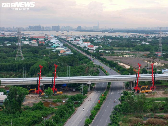 Khi các công trình này đồng loạt đưa vào khai thác, Cần Giờ sẽ lần đầu tiên được kết nối trực tiếp với hệ thống cao tốc liên vùng, thay vì phụ thuộc gần như hoàn toàn vào tuyến đường Rừng Sác như hiện nay. 