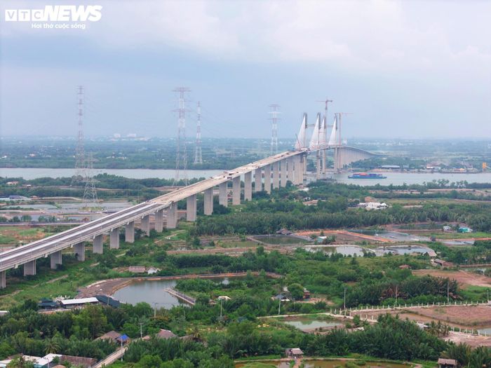 Thực tế, khi cao tốc Bến Lức - Long Thành hoàn thành, nếu không có nút giao này, các phương tiện lưu thông trên tuyến cao tốc sẽ không có lối xuống để đi vào Cần Giờ hoặc kết nối với khu vực phà Bình Khánh. Việc đầu tư nút giao được đánh giá là mắt xích quan trọng, giúp hình thành tuyến kết nối trực tiếp từ hệ thống cao tốc đến huyện biển duy nhất của TP.HCM, đồng thời phục vụ nhu cầu vận tải hàng hóa, phát triển du lịch và logistics.