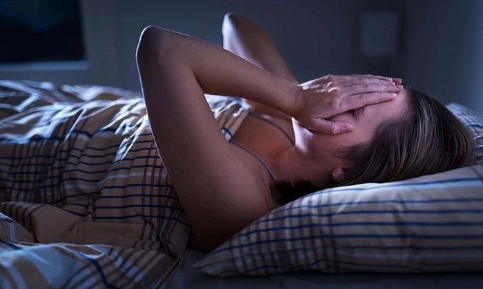 Căng thẳng vì mất ngủ chỉ làm tình trạng ngày càng tồi tệ hơn. (Ảnh: Bristol)
