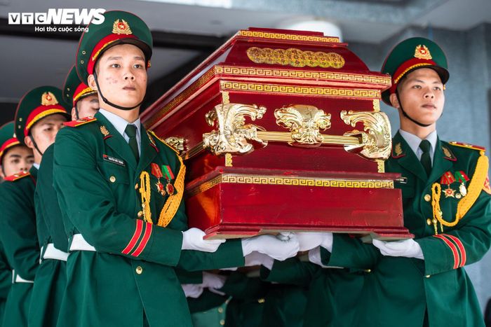 Với những chiến công và cống hiến nổi bật, ông là một trong bảy cán bộ, chiến sĩ đầu tiên của Quân đội Nhân dân Việt Nam được phong tặng danh hiệu Anh hùng Lực lượng vũ trang Nhân dân. 