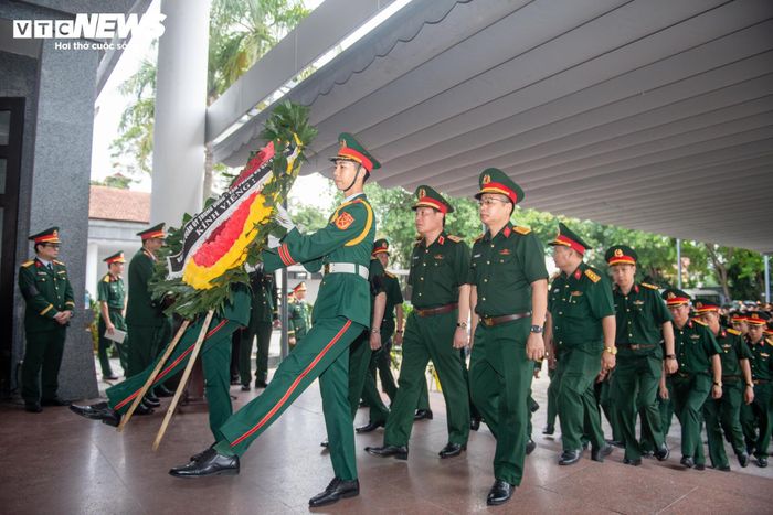 Đoàn Quân ủy Trung ương, Bộ Quốc phòng viếng Đại tá, Anh hùng Lực lượng vũ trang Nhân dân La Văn Cầu.