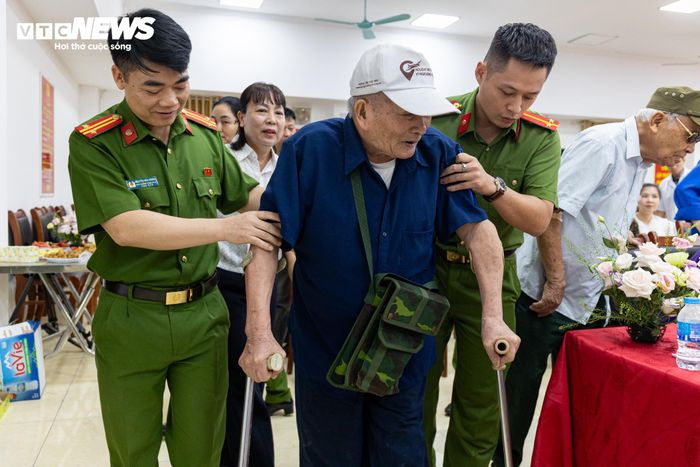 Xác định đây là nhiệm vụ chính trị quan trọng, Công an xã Ô Diên đã chủ động tham mưu UBND xã xây dựng kế hoạch triển khai, huy động toàn bộ cán bộ, chiến sĩ cùng lực lượng cảnh sát khu vực, Đoàn Thanh niên, lực lượng tham gia bảo vệ an ninh trật tự ở cơ sở, y tế và quân sự phối hợp thực hiện dưới sự chỉ đạo của Đảng ủy, HĐND và UBND xã.