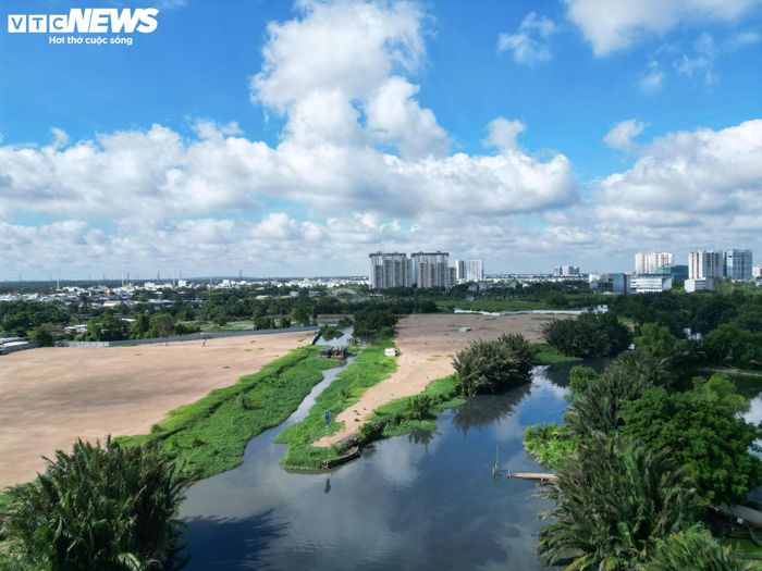 Dự án cầu đường Bình Tiên dài khoảng 3,6 km với tổng vốn đầu tư gần 6.300 tỷ đồng, kết nối đường Phạm Văn Chí với đường Nguyễn Văn Linh.