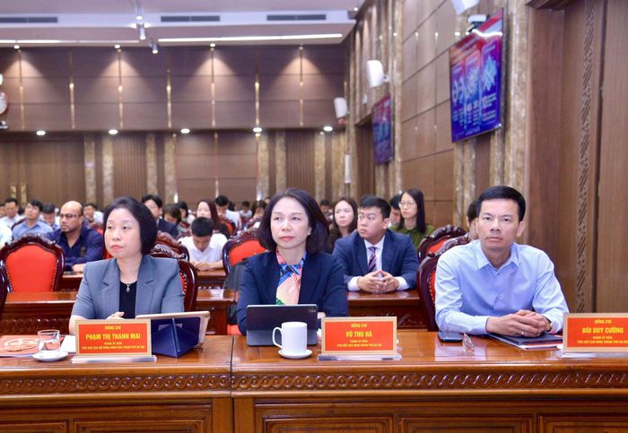 Các đồng chí lãnh đạo thành phố Hà Nội dự hội nghị. Ảnh: Viết Thành