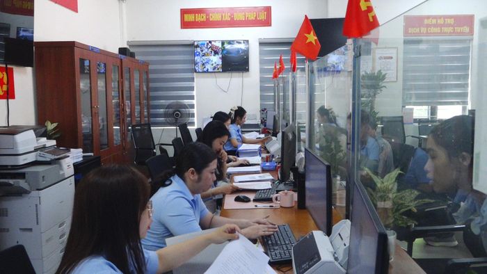 100% hồ sơ thủ tục hành chính được tiếp nhận, giải quyết đúng hạn và trước hạn. Ảnh: Thu Oanh