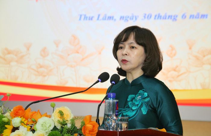 Bí thư Đảng ủy, Chủ tịch HĐND xã Thư Lâm Nguyễn Thị Thanh Tâm phát biểu bế mạc hội nghị. Ảnh: Cao Kỳ