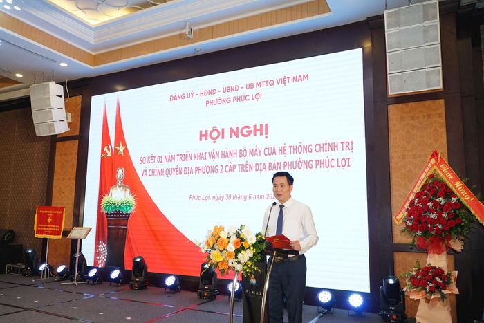 Đồng chí Nguyễn Thế Thạch, Bí thư Đảng ủy, Chủ tịch HĐND phường Phúc Lợi phát biểu tại Hội nghị. Ảnh: Nguyễn Bình