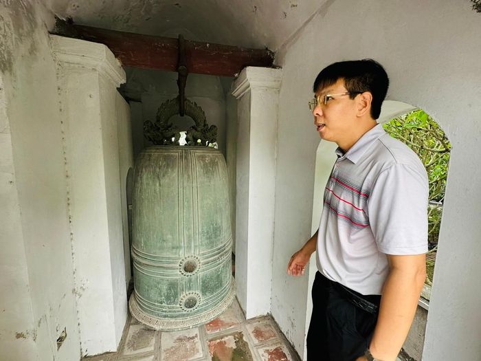 Lần đầu tiên, du khách được tham quan gác chuông tại đền Quán Thánh.
