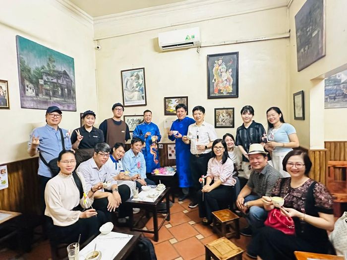 Tìm hiểu và thưởng thức văn hóa cà phê Hà Nội tại Cà phê Giảng. Ảnh: Hoàng Quyên