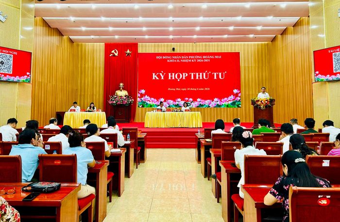 Chủ tịch UBND phường Hoàng Mai Nguyễn Lê Hiến phát biểu triển khai nhiệm vụ 6 tháng cuối năm 2026. Ảnh: Trần Oanh